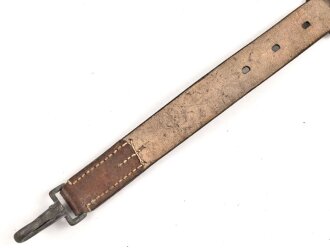 Trage- oder verbindungsriemen Wehrmacht, ungeschwärztes Leder Breite knapp 4cm, Gesamtlänge 72cm