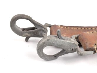Trage- oder verbindungsriemen Wehrmacht, ungeschwärztes Leder Breite knapp 4cm, Gesamtlänge 72cm