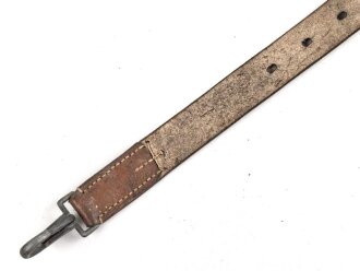 Trage- oder verbindungsriemen Wehrmacht, ungeschwärztes Leder Breite knapp 4cm, Gesamtlänge 80cm