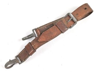 Trage- oder verbindungsriemen Wehrmacht, ungeschwärztes Leder Breite knapp 4cm, Gesamtlänge 76cm