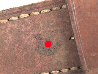 Trage- oder verbindungsriemen Wehrmacht, ungeschwärztes Leder Breite knapp 4cm, Gesamtlänge 76cm