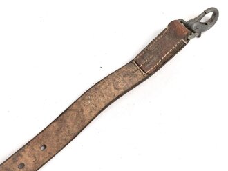 Trage- oder verbindungsriemen Wehrmacht, ungeschwärztes Leder Breite knapp 4cm, Gesamtlänge 76cm