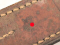 Trage- oder verbindungsriemen Wehrmacht, ungeschwärztes Leder Breite knapp 4cm, Gesamtlänge 76cm