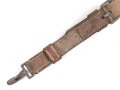 Trage- oder verbindungsriemen Wehrmacht, ungeschwärztes Leder Breite knapp 4cm, Gesamtlänge 76cm