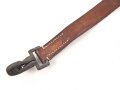 Trage- oder verbindungsriemen Wehrmacht, ungeschwärztes Leder Breite knapp 2,5cm, Gesamtlänge 41cm