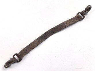 Trage- oder verbindungsriemen Wehrmacht, ungeschwärztes Leder Breite knapp 2,5cm, Gesamtlänge 41cm