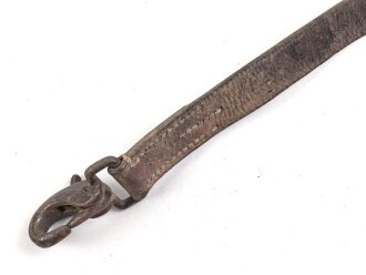 Trage- oder verbindungsriemen Wehrmacht, ungeschwärztes Leder Breite knapp 2,5cm, Gesamtlänge 41cm