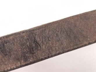Trage- oder verbindungsriemen Wehrmacht, ungeschwärztes Leder Breite knapp 2,5cm, Gesamtlänge 41cm