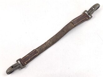 Trage- oder verbindungsriemen Wehrmacht, ungeschwärztes Leder Breite knapp 2,5cm, Gesamtlänge 40cm