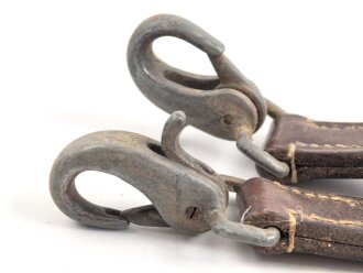 Trage- oder verbindungsriemen Wehrmacht, ungeschwärztes Leder Breite knapp 2,5cm, Gesamtlänge 40cm