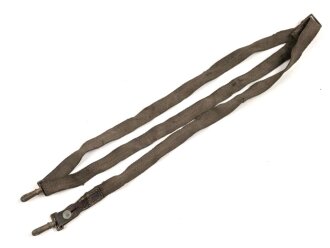 Webleinenriemen aus Wehrmacht Ersatzteilen,  Breite etwa 2cm, Gesamtlänge 110cm
