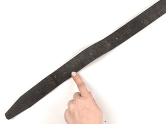 Eindornkoppel geschwärztes Leder. Höhe etwa 3,3cm, Gesamtlänge 120cm