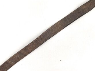 Eindornkoppel geschwärztes Leder. Höhe etwa 3,3cm, Gesamtlänge 120cm