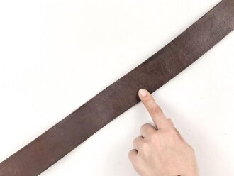 Eindornkoppel dunkelbraunes Leder. Höhe etwa 4,3cm, Gesamtlänge 100cm