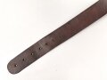 Eindornkoppel dunkelbraunes Leder. Höhe etwa 4,3cm, Gesamtlänge 100cm