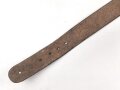 Eindornkoppel dunkelbraunes Leder. Höhe etwa 4,3cm, Gesamtlänge 100cm