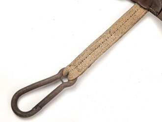 Eindornkoppel mit Schulterriemen und Karabinerhaken. Fernmelder ? Breite des Lederkoppels knapp5cm, Gesamtlänge 112cm