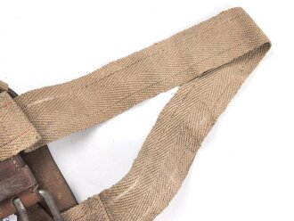 Eindornkoppel mit Schulterriemen und Karabinerhaken. Fernmelder ? Breite des Lederkoppels knapp5cm, Gesamtlänge 112cm