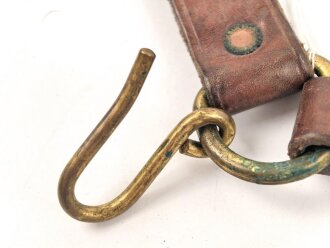 Säbelgehänge braunes Leder mit Messingbeschlägen.