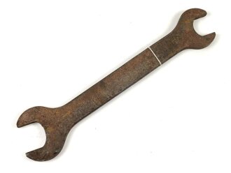 Gewaltiger Schraubenschlüssel Reichswehr / frühe Wehrmacht mit WaA134. Gesamtlänge 42cm, wiegt unverpackt 1,6kg