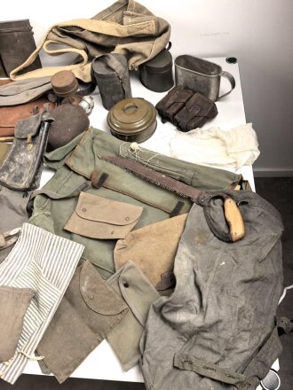 Gewaltiges Konvolut Ausrüstung + aus aller Welt. Sowohl zivil als auch Militärisch. Wiegt verpackt 17kg