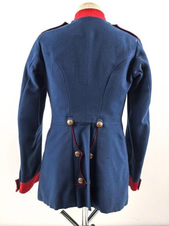 Bayern Waffenrock für einen Angehörigen im königlich Bayerischen 2. Infanterie Regiment „Kronprinz“. München. Ungereinigtes Kammerstück von 1912  mit diversen kleineren Beschädigungen