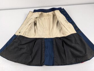 Bayern Waffenrock für einen Angehörigen im königlich Bayerischen 2. Infanterie Regiment „Kronprinz“. München. Ungereinigtes Kammerstück von 1912  mit diversen kleineren Beschädigungen