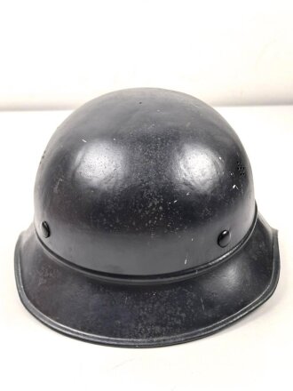 Stahlhelm Luftschutz , neuzeitlich lackiert und mit modernem Innenfutter und Kinnriemen versehen.