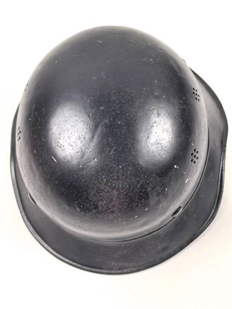 Stahlhelm Luftschutz , neuzeitlich lackiert und mit modernem Innenfutter und Kinnriemen versehen.