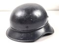 Stahlhelm Luftschutz , neuzeitlich lackiert und mit modernem Innenfutter und Kinnriemen versehen.
