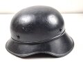 Stahlhelm Luftschutz , neuzeitlich lackiert und mit modernem Innenfutter und Kinnriemen versehen.