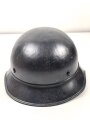 Stahlhelm Luftschutz , neuzeitlich lackiert und mit modernem Innenfutter und Kinnriemen versehen.