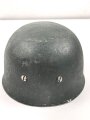 Bundesgrenzschutz, Stahlhelm für Fallschirmtruppe. Sehr guter Zustand, seitlich warum auch immer ein kleines Loch. Kopfgrösse 55
