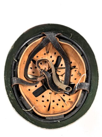 Bundesgrenzschutz, Stahlhelm für Fallschirmtruppe. Neuzeitlich gesandet und lackiert, Kopfgrösse 57