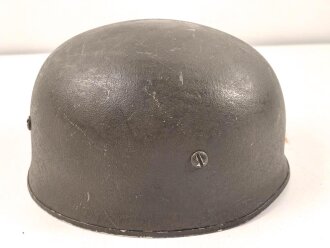 Bundeswehr, Stahlhelm für Fallschirmtruppe. Die Glocke Originallack, das Innenfutter entweder eine bastelei oder ein versuch
