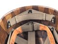 Innenhelm für einen zweiteilgen Stahlhelm nach dem amerikanischen Modell M1. Blauer Originallack, die Klammern am Schweißband defekt. datiert 1956