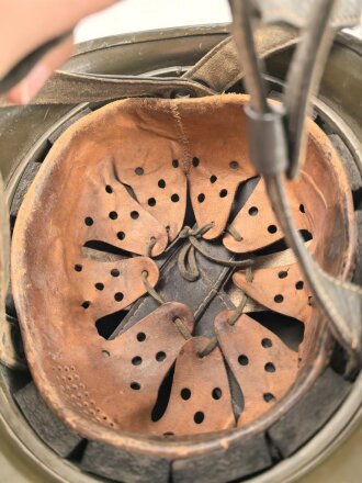 Bundeswehr, Stahlhelm alter Art, Kopfgrösse 55-57, ungereinigtes Stück