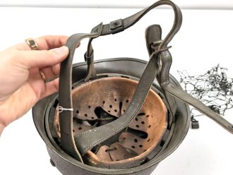 Bundeswehr, Stahlhelm alter Art, Kopfgrösse 55-57, ungereinigtes Stück