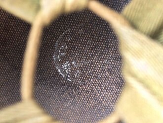 Innenhelm für einen zweiteilgen Stahlhelm nach dem amerikanischen Modell M1. Blauer Originallack, Innenfutter im Bereich des Nacken defekt
