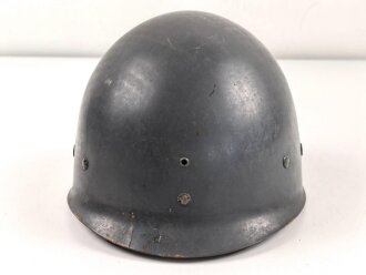Innenhelm für einen zweiteilgen Stahlhelm nach dem amerikanischen Modell M1. Blauer Originallack, Innenfutter im Bereich des Nacken defekt