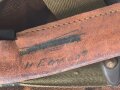 Innenhelm für einen zweiteilgen Stahlhelm nach dem amerikanischen Modell M1. Blauer Originallack, Innenfutter im Bereich des Nacken defekt