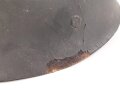Stahlhelm mit Innenhelm nach dem amerikanischen Modell M1. Originallack, ungereinigtes Stück