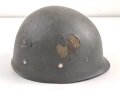 Stahlhelm mit Innenhelm nach dem amerikanischen Modell M1. Originallack, ungereinigtes Stück
