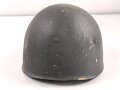 Stahlhelm mit Innenhelm nach dem amerikanischen Modell M1. Originallack, ungereinigtes Stück