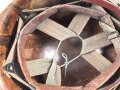 Stahlhelm mit Innenhelm nach dem amerikanischen Modell M1. Originallack, ungereinigtes Stück