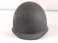 Stahlhelm mit Innenhelm nach dem amerikanischen Modell M1. Originallack, ungereinigtes Stück