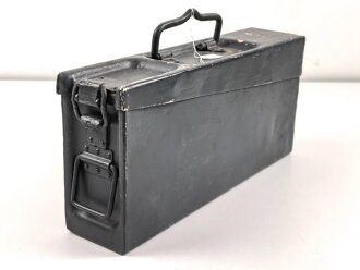 Gurtkasten Wehrmacht aus Aluminium, datiert 1940, neuzeitlich überlackiertes Stück