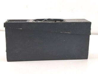 Gurtkasten Wehrmacht aus Aluminium, datiert 1940, neuzeitlich überlackiertes Stück