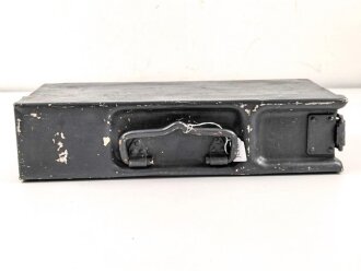Gurtkasten Wehrmacht aus Aluminium, datiert 1940, neuzeitlich überlackiertes Stück