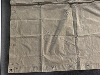 Zeltbahn graugrün, Maße etwa 170 x 170cm.